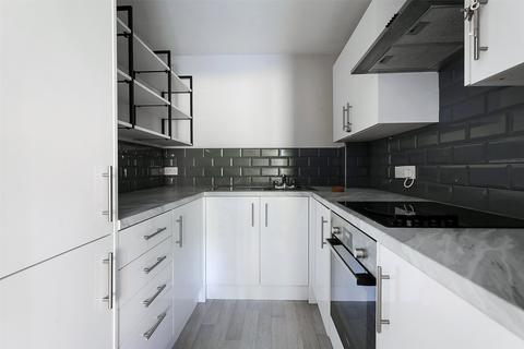 1 bedroom maisonette to rent, Limeway Terrace, Dorking, Surrey, RH4