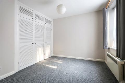 1 bedroom maisonette to rent, Limeway Terrace, Dorking, Surrey, RH4