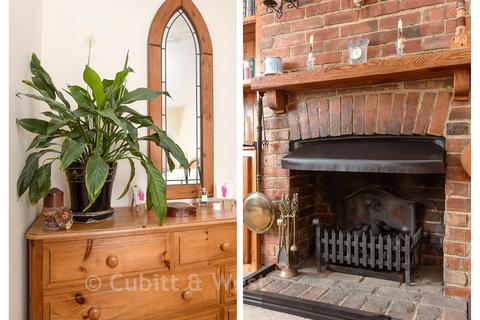5 bedroom semi-detached house for sale, Foxon Lane, Caterham CR3
