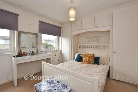 3 bedroom terraced house for sale, Church Close, Loughton, Essex