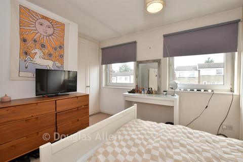 3 bedroom terraced house for sale, Church Close, Loughton, Essex
