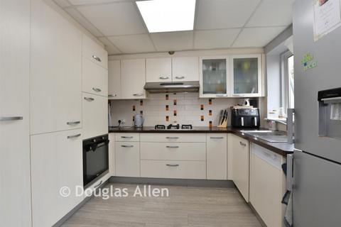 3 bedroom terraced house for sale, Church Close, Loughton, Essex