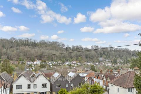 3 bedroom terraced house for sale, Farningham Crescent, Caterham, Surrey