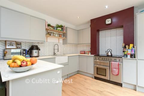 3 bedroom terraced house for sale, Farningham Crescent, Caterham CR3