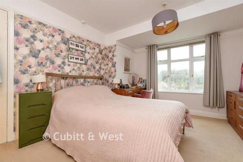 3 bedroom terraced house for sale, Farningham Crescent, Caterham CR3