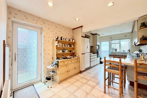 undefined, Wadhurst Avenue, Luton, Bedfordshire, LU3 1UQ