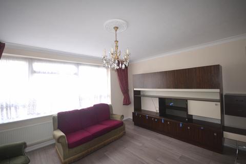 2 bedroom maisonette to rent, Margaret Way, Ilford, IG4