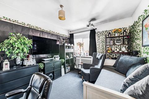 2 bedroom maisonette to rent, Connell Crescent, Ealing, London, W5 3BP