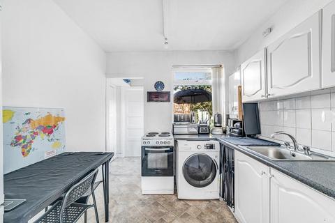 2 bedroom maisonette to rent, Connell Crescent, Ealing, London, W5 3BP