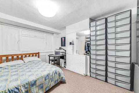 2 bedroom maisonette to rent, Connell Crescent, Ealing, London, W5 3BP