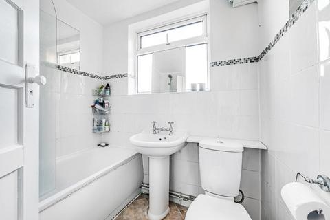 2 bedroom maisonette to rent, Connell Crescent, Ealing, London, W5 3BP