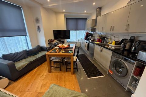 3 bedroom flat to rent, Tulip House, Palmers Green