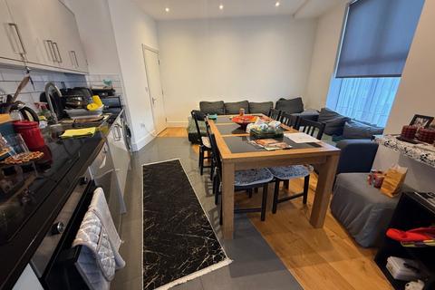 3 bedroom flat to rent, Tulip House, Palmers Green