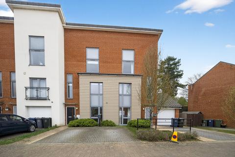 3 bedroom townhouse for sale, Jumelle Mews, High Wycombe, HP13