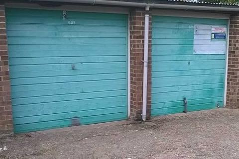 Garage to rent, Lavender Hill, Enfield EN2