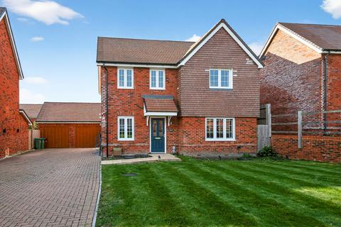 4 bedroom detached house for sale, Stoches Close, Aylesbury, HP22