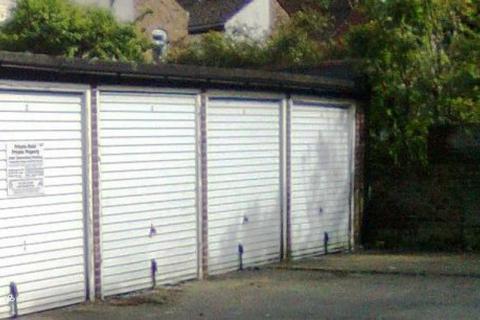 Garage to rent, Willoughby Lane, London N17