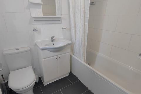 1 bedroom in a flat share to rent, Earlsmead Road, London NW10