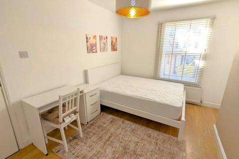 1 bedroom in a flat share to rent, Earlsmead Road, London NW10