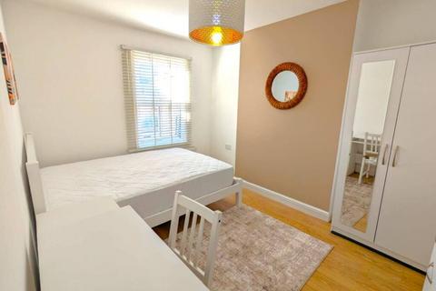 1 bedroom in a flat share to rent, Earlsmead Road, London NW10