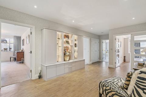 3 bedroom flat for sale, South Park Crescent, Gerrards Cross, Buckinghamshire