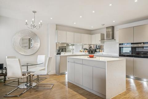 3 bedroom flat for sale, South Park Crescent, Gerrards Cross, Buckinghamshire