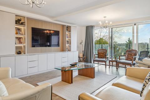 3 bedroom flat for sale, South Park Crescent, Gerrards Cross, Buckinghamshire