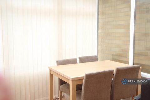 2 bedroom terraced house to rent, Oak Avenue, Charlton Kings, Cheltenham, GL52