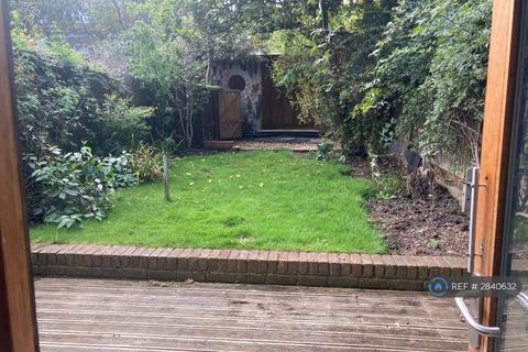 4 bedroom terraced house to rent, Saxon Road, London, SE25