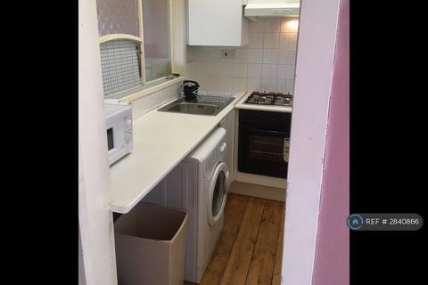 2 bedroom flat to rent, Buccleuch Street, Edinburgh, EH8