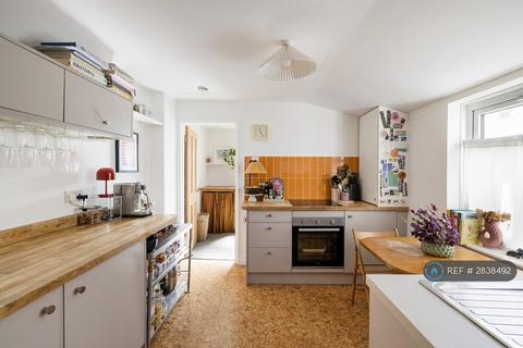 1 bedroom flat to rent, Cann Hall Road, London, E11