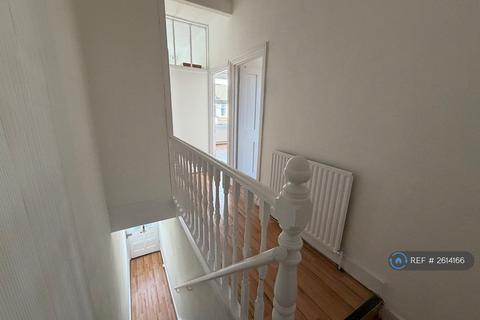 3 bedroom flat to rent, Caulfield Road, London, E6