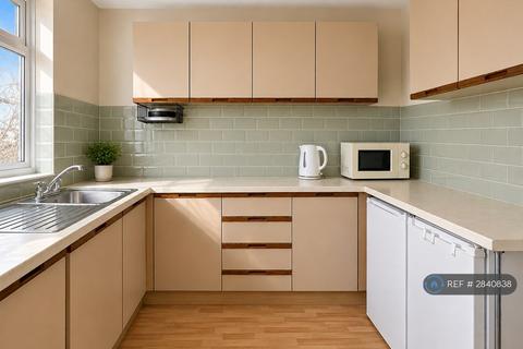 3 bedroom flat to rent, Harvey Goodwin Avenue, Cambridge, CB4