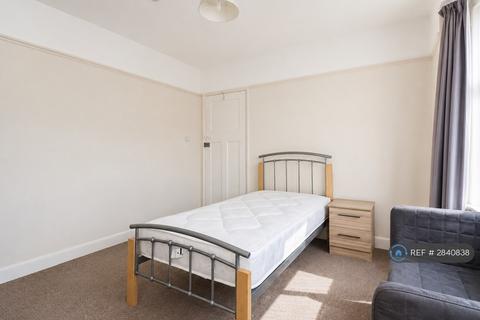 3 bedroom flat to rent, Harvey Goodwin Avenue, Cambridge, CB4