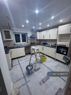 4 bedroom semi-detached house to rent, Durants Road, Enfield, EN3