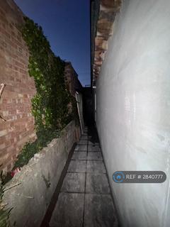 4 bedroom semi-detached house to rent, Durants Road, Enfield, EN3
