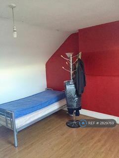 1 bedroom in a house share to rent, Eastern Avenue, Ilford, IG2
