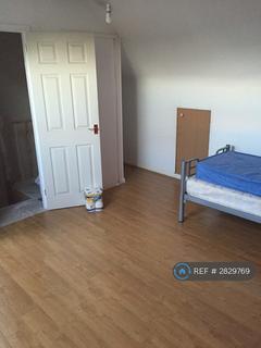 1 bedroom in a house share to rent, Eastern Avenue, Ilford, IG2