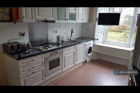 4 bedroom flat to rent, East Preston Street, Edinburgh, EH8