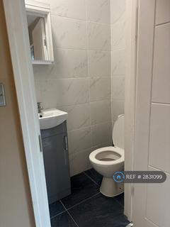 Studio to rent, Hallswelle Road, London, NW11