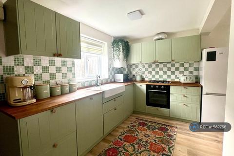 3 bedroom detached house to rent, Mottram Road, Hyde, SK14