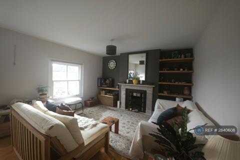 1 bedroom in a flat share to rent, Talfourd Road, London, SE15