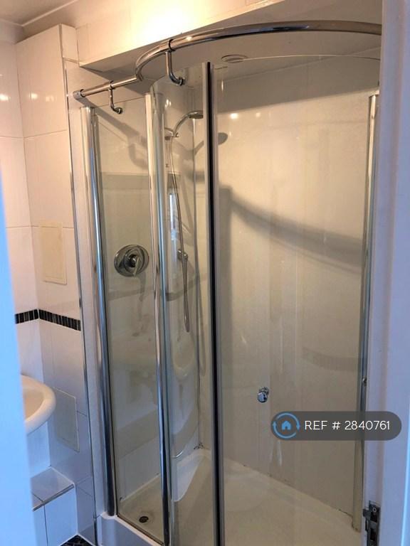 En-Suite 2