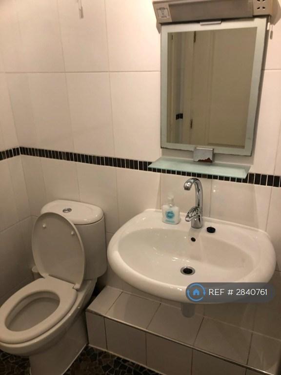 En-Suite 2
