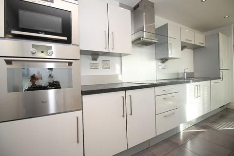 2 bedroom flat to rent, Proton Tower, Blackwall Way, E14