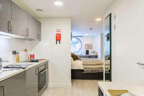 Studio to rent, City Road