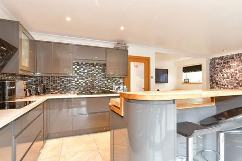 4 bedroom detached house for sale, Mount Road, Rochester