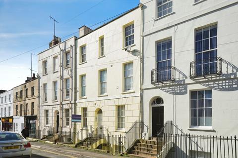 2 bedroom flat for sale, Grosvenor Street, Cheltenham, Gloucestershire, GL52