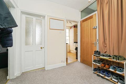 2 bedroom flat for sale, Grosvenor Street, Cheltenham, Gloucestershire, GL52
