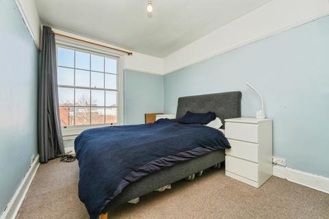 2 bedroom flat for sale, Grosvenor Street, Cheltenham, Gloucestershire, GL52